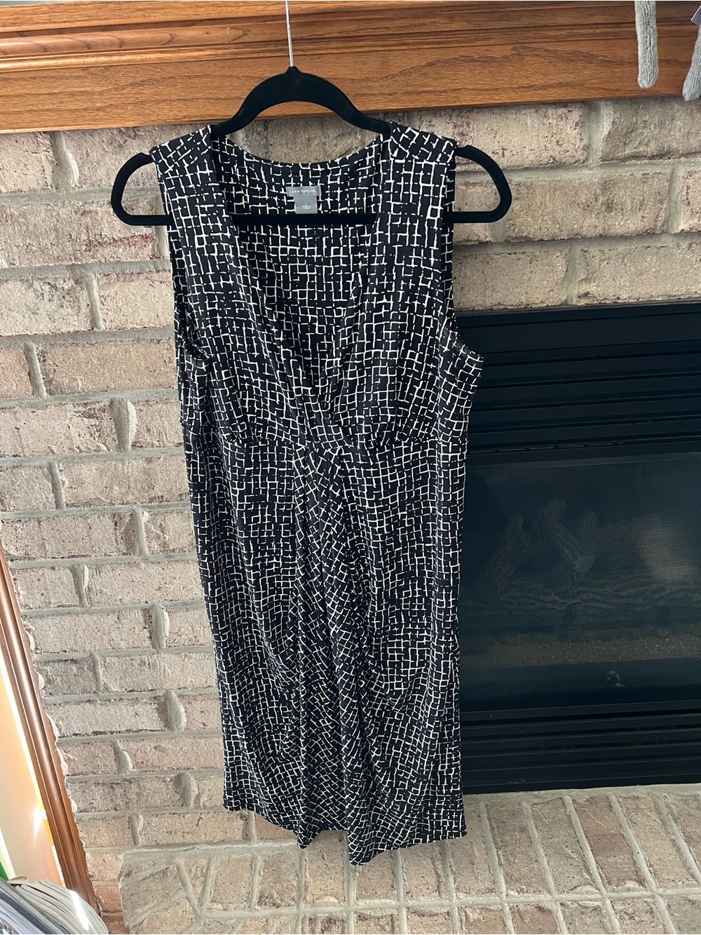Ann Taylor Black & White Geometric Midi Dress